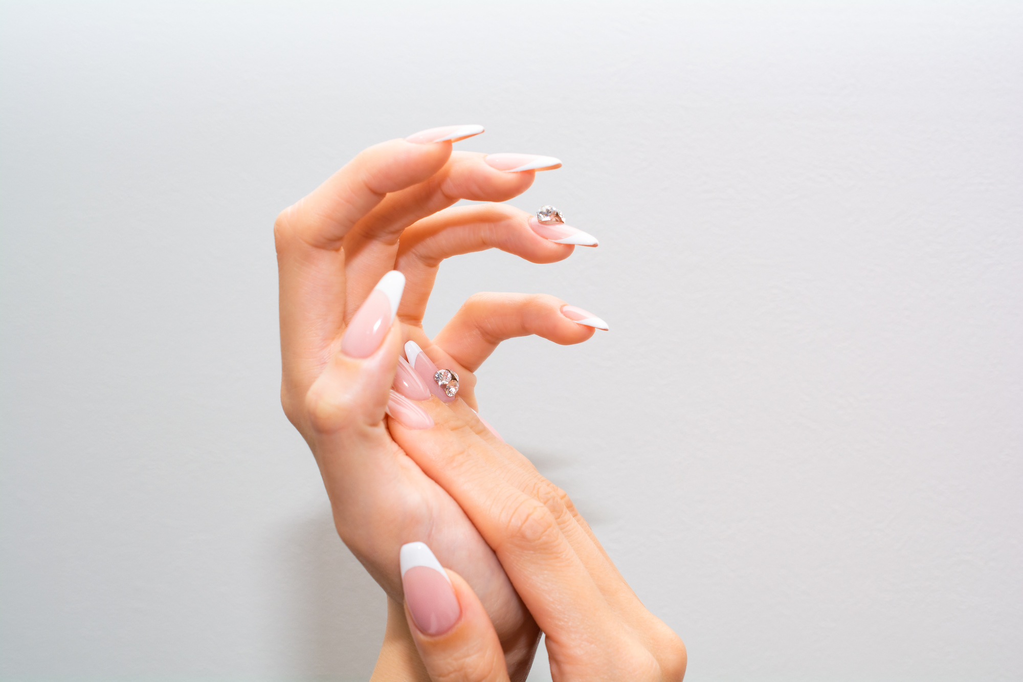 ガラスフレンチネイルのやり方を解説 セルフでやってみよう ネイルサロン I Nails アイネイルズ グループ