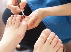 巻き爪でもジェルネイルはできる？施術の可否と注意点を解説