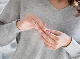 ささくれができやすい人必見！効果的なケアと原因別対策