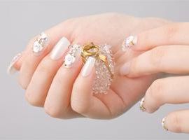 ネイルチップが不自然に見える原因とは？自然に見せる選び方と付け方