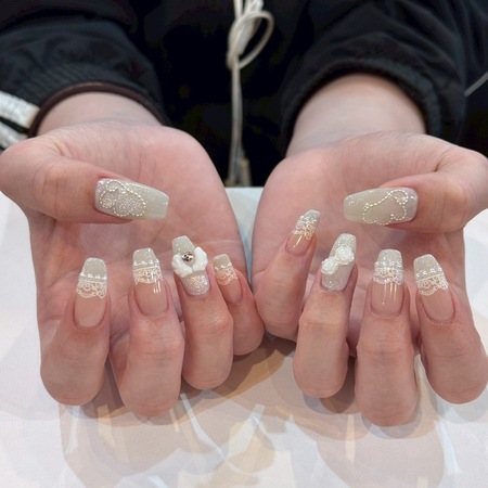 レース×羽アート【miku】のサムネイル