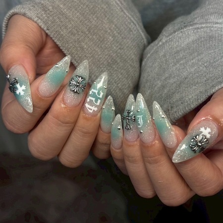 十字架Y2K　【mei】のサムネイル