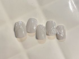 ホワイトオーロラぷっくりネイル【担当】櫻井