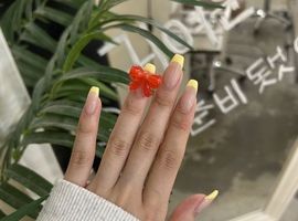 イエローフレンチネイル