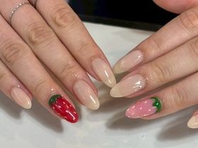 ちゅるんイチゴネイル【担当】平田