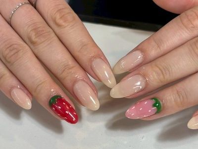 ちゅるんイチゴネイル【担当】平田