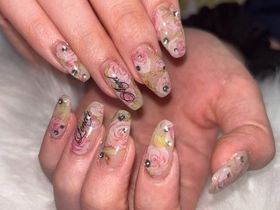 キラキラ花柄筆記体ネイル【担当】川村