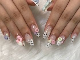 ドットフレンチボタンネイル【担当】深澤