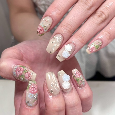 ちゅるん花柄英字ネイル【担当】榎本のサムネイル