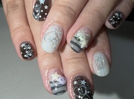 fancy nails/RISA