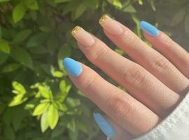 シンプルブルーネイル