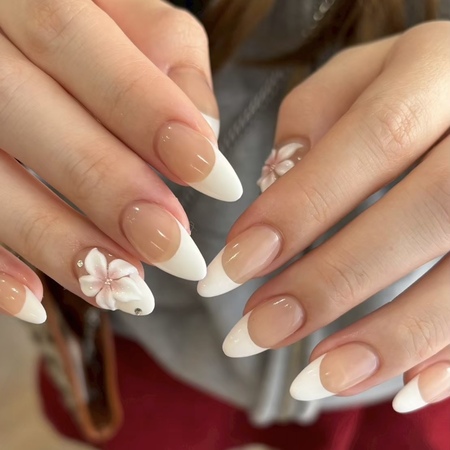 フレンチお花ネイル【担当】NISHIYAMAのサムネイル