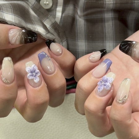 クールカラーお花ネイル【担当】SAKABEのサムネイル