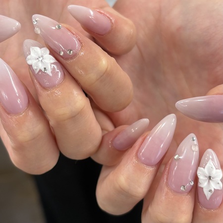 グラデーションお花ネイル【担当】NISHIYAMAのサムネイル