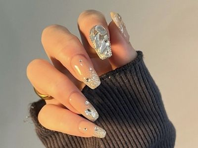 ビジュー埋め尽くしネイル　【担当 mizuki.s】