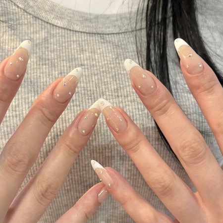 白フレンチ【Karin.m】のサムネイル