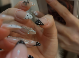 【Karin.m】ドットクロムネイル