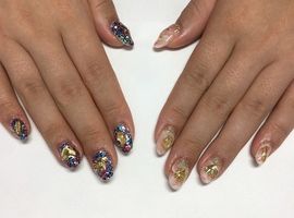 左右違うネイル
