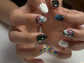 【個性派絵画風ネイル】