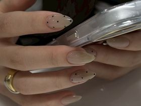 ［ドットスキンカラーネイル］