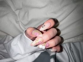 【ガーリー花柄ネイル】