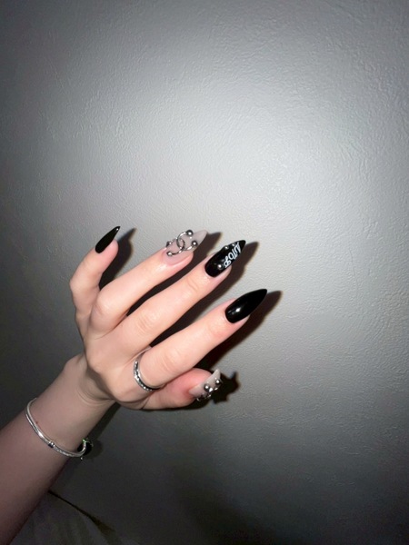 【ピアスネイル】のサムネイル