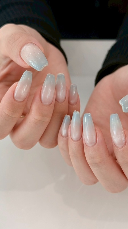 【淡色グラデ―ションネイル】のサムネイル