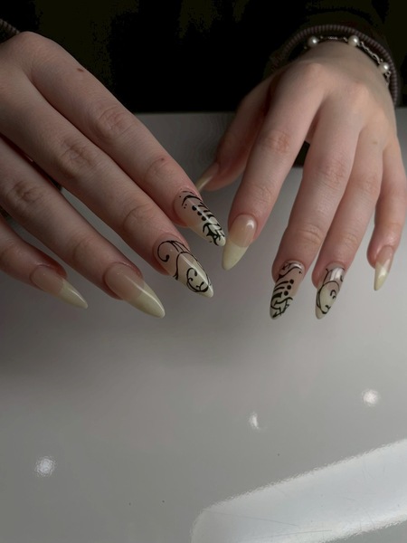 【タトゥーフレンチネイル】のサムネイル