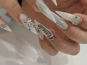 【ホワイト×ピアスネイル】