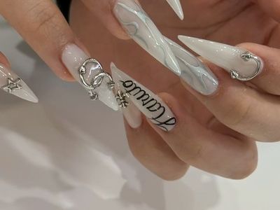 【ホワイト×ピアスネイル】