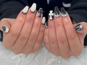 モノクロクロムネイル