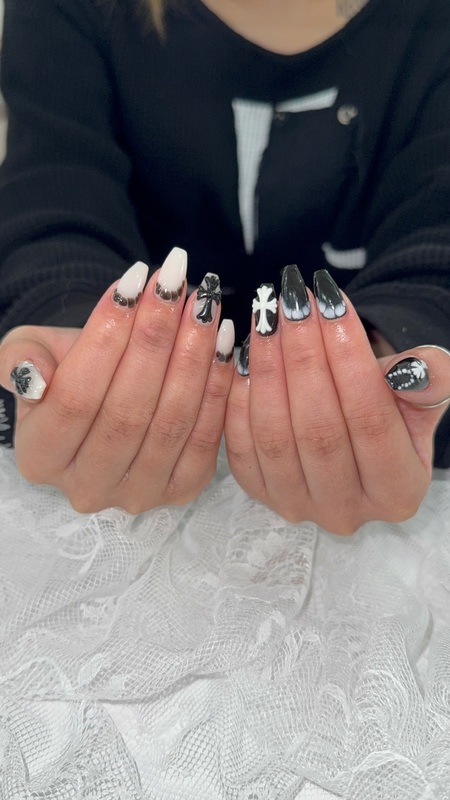 モノクロクロムネイルのサムネイル