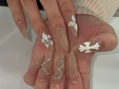 フラワーピアスネイル
