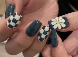フラワーチェックネイル
