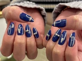 個性派うねうねミラーネイル【担当】本山