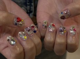 宝石ネイル