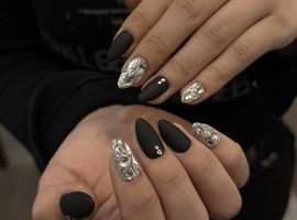 マット黒ビジューネイル[町田/パラジェル]