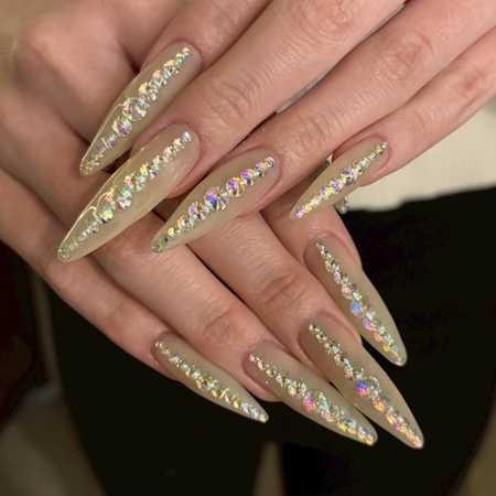 ロングビジューネイル【担当】舘下のサムネイル