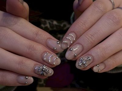 ピアスネイル【担当】出井