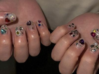 宝石ネイル【担当】出井