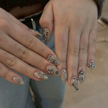 ピアスネイル【担当】北のサムネイル