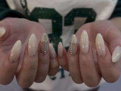 ホワイト十字架ネイル【担当】畠山