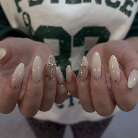 ホワイト十字架ネイル【担当】畠山のサムネイル