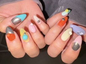 カラフルっぷっくりネイル【担当】君村
