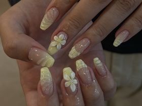 イエローサマーネイル【担当】出井