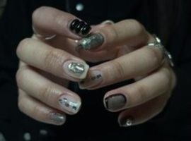 black nail ○