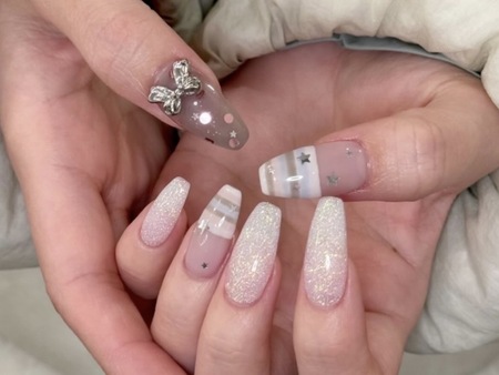 ガーリーボーダーネイルのサムネイル