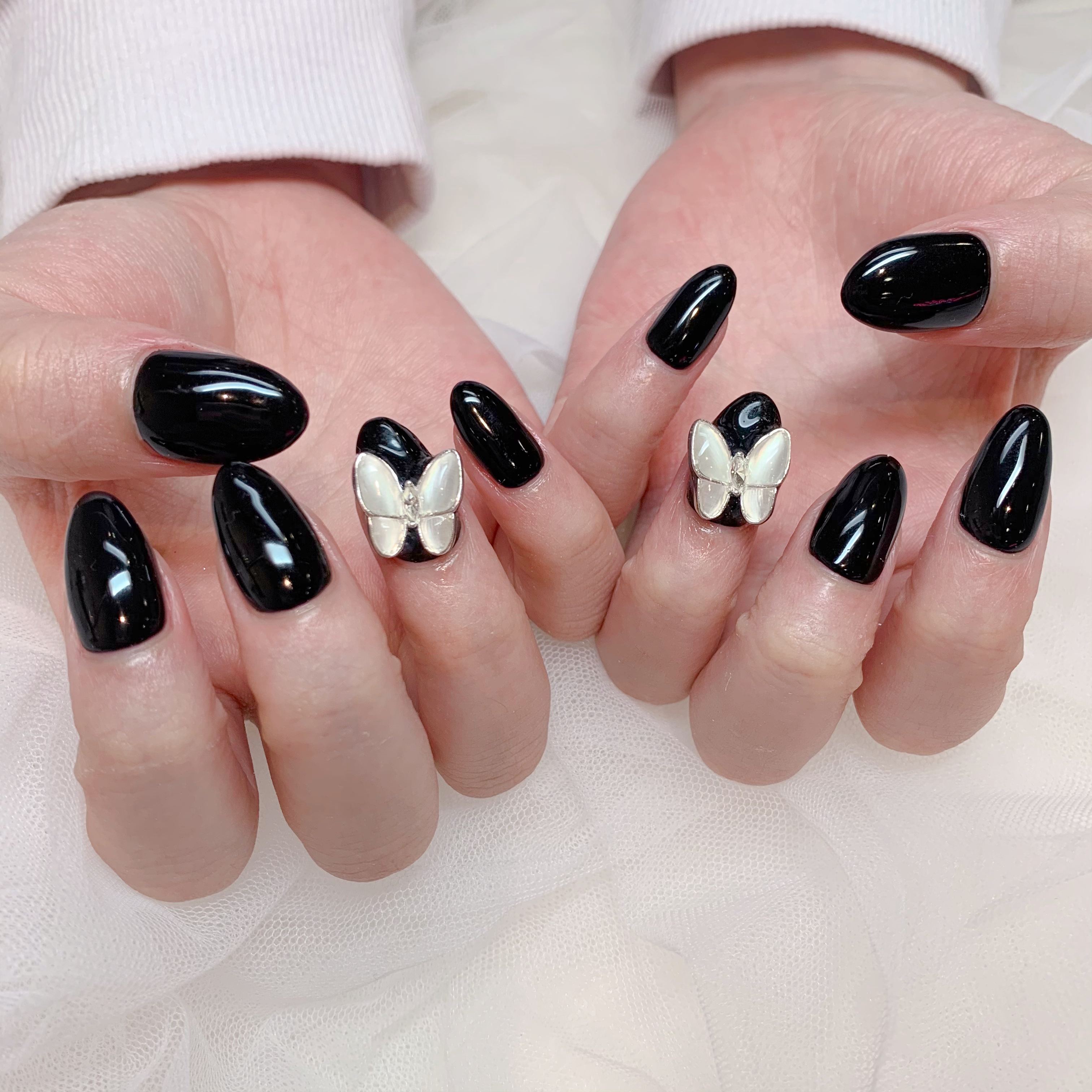 ブラック×蝶々 | 四条河原町のネイルサロン【アイネイルズ四条河原町店】