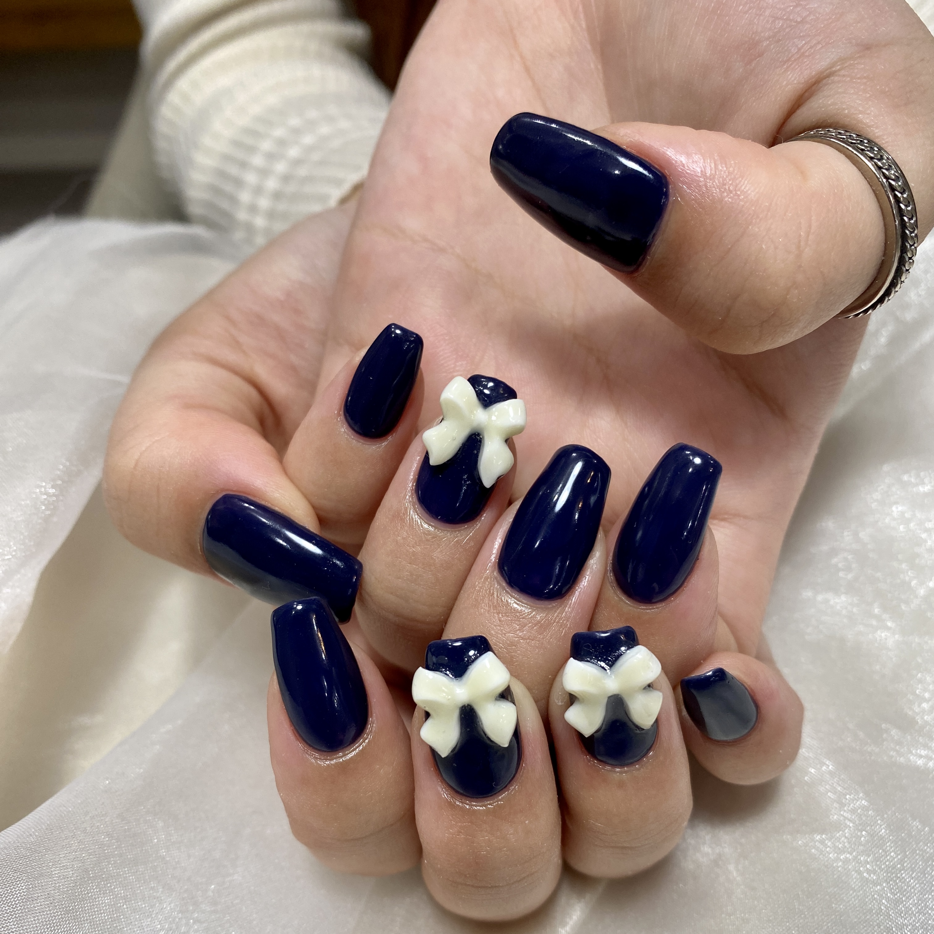 【オーダー】ネイルチップ　ネイビーワンカラー　リボンワンホン韓国推し参戦キラキラ d4ac4e5efae0e0405e2315effbfa65