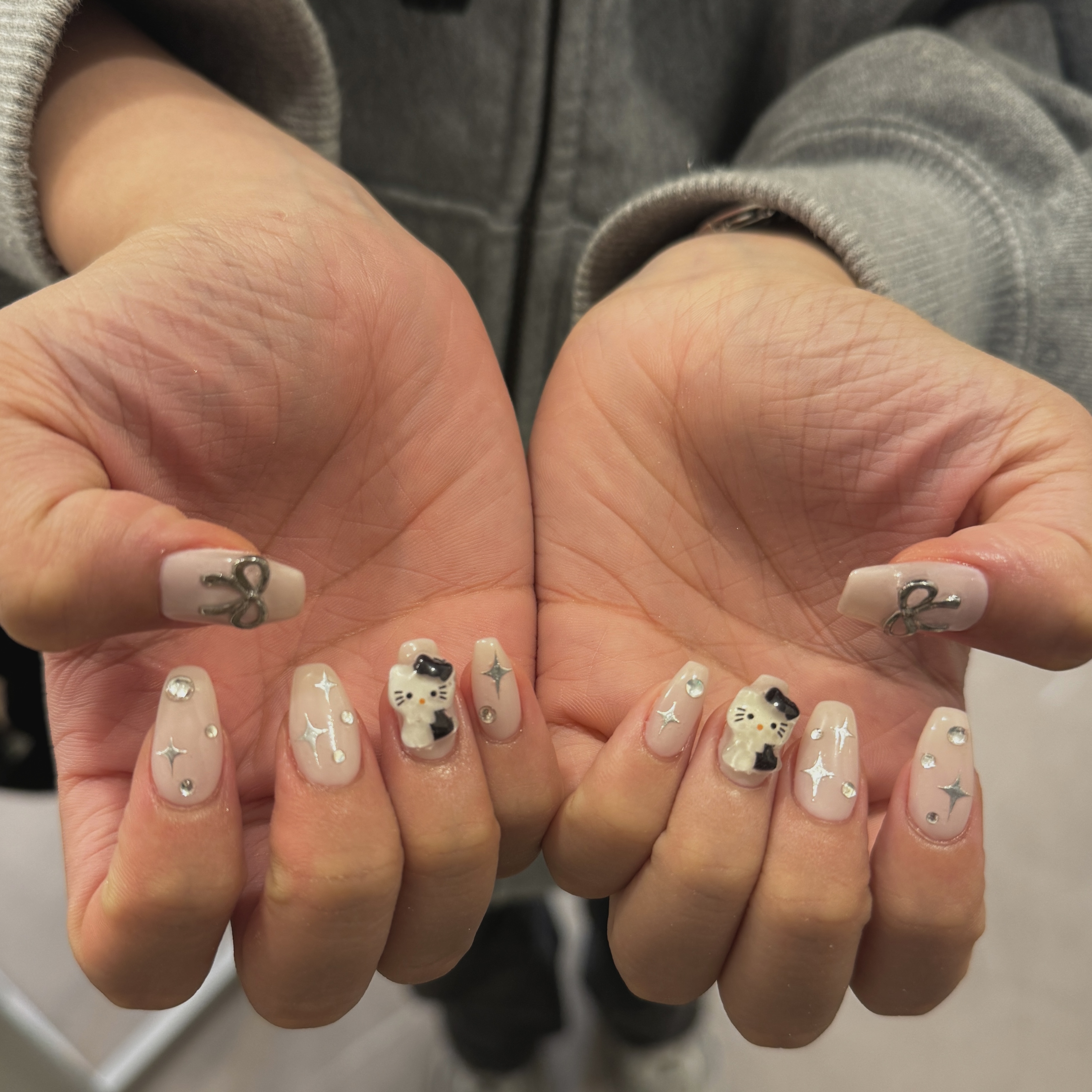 キティちゃんネイル | 町田のネイルサロン【アイネイルズ町田店】
